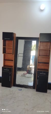 ميز حلاقة • للبيع • تواصل خاص