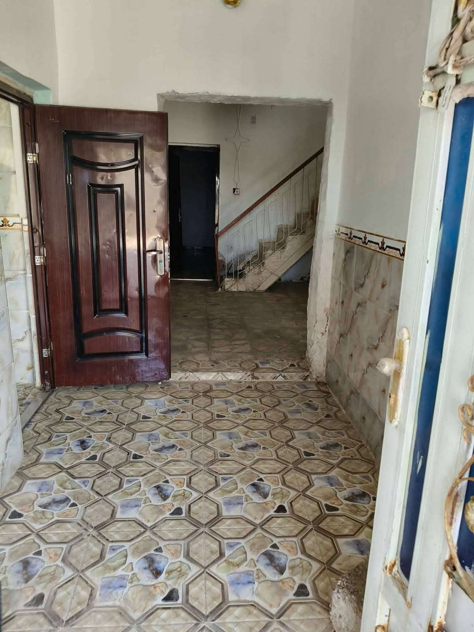 بيت للبيع طريق ابو الماش بناء طابوگ مكان راقي مساحه 250   زراعي        
***********
