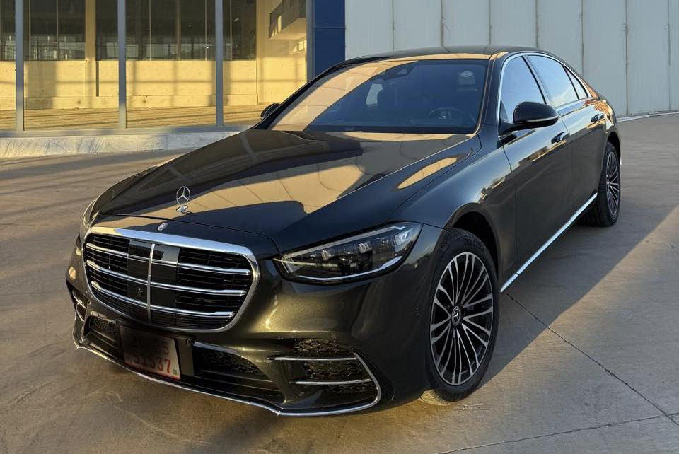 S Class 2023. مێر سێدس- بێنز
صبغ  واحد جملوغ أمامي بدون داخل 
مواصفات فول 
***********
