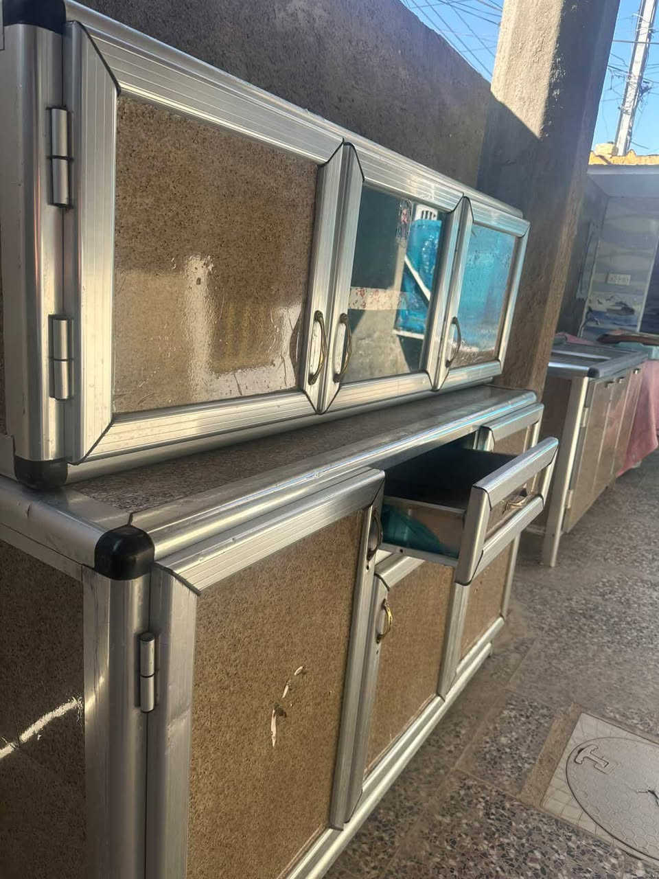 كاونتر للبيع ٣قطع الطول متر ونص. السعر١٦٠الف 
العنوان الحسينيه مسقط شارع الشركه.


**إذا كنت صاحب هذا الإعلان وتريد حذفه لأي سبب، رجاءا أرسل رسالة إلى الدعم الفني**