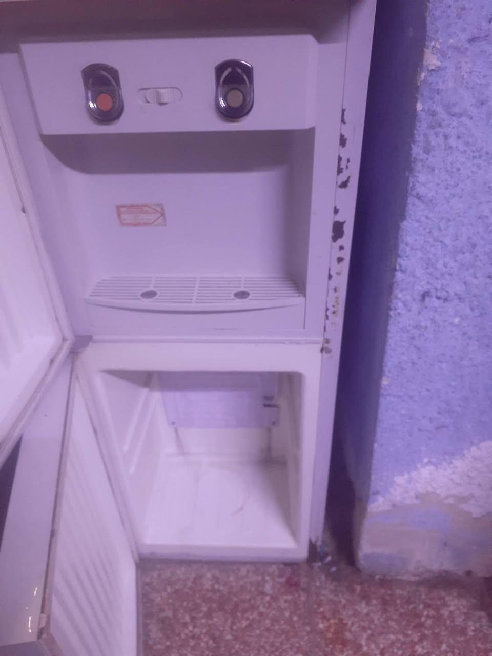 براد ماء للبيع السعر 60 بس الحار ميشتغل يوجد توصيل


**إذا كنت صاحب هذا الإعلان وتريد حذفه لأي سبب، رجاءا أرسل رسالة إلى الدعم الفني**