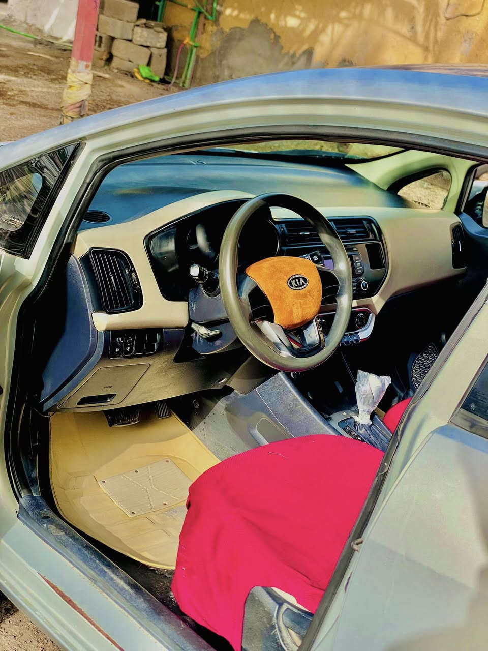 كيا ريو موديل 2014 جاهزه من كولشي تخم تاير منظومه تبريد كامله جديد حداديه رقم بغداد الدولي باسمي تحويل ثاني يوم السعر 70 وبيها مجال بيها جاملغ وبنيد مكاني ديوانيه:غماس ‭0785 631 6654‬
