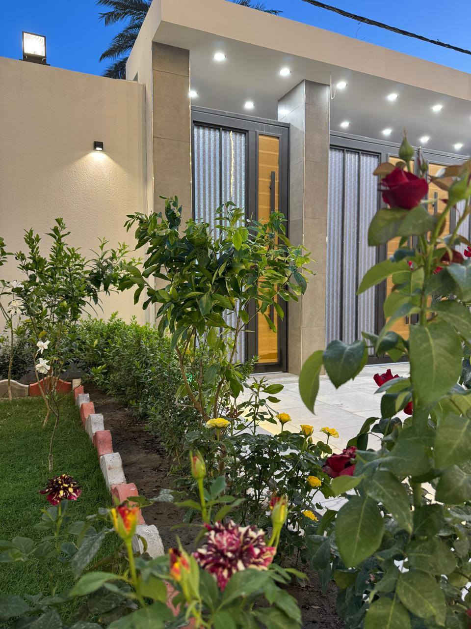 بيت للبيع حي الاسره مساحه ٤٢٥م بناء سنه ٢٠٢٥
٦غرف 
٢ صالة استقبال 
٦حمامات 
الاستفسار
مكتب العقاريون ***********
