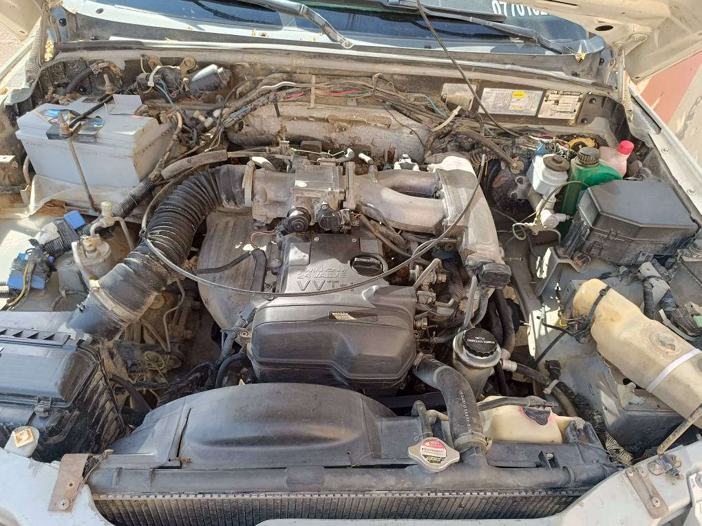 سه ره تا بە ناوی خوای گە ورە ئە م سە یارە بۆ فرۆشتن سانگ یونک مودێل 1999 گێڕو مە کینە ی بە طه vvTدوو نيوو ته بريد ته تفى ره قه م اربيل به شه رتي ته حويل سعر 42 مە جالێکی برایانە
 . ژ. م. *********** كالار, السليمانية
