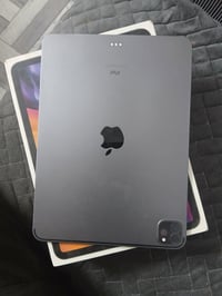 ايباد ١١ • ١١ بوصه • خدش خفيف