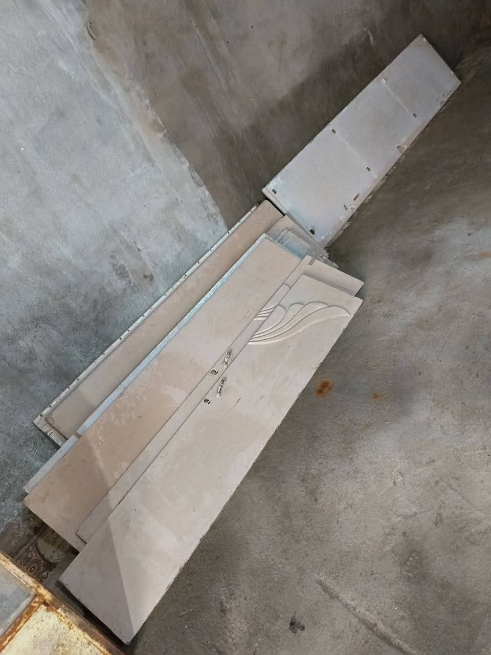 السلام عليكم اقراض بيهن الجديد وبيهن الي مستعمل قليل كل حاجه وسعرها اي حاجه تريده اتصل واتساب ***********
