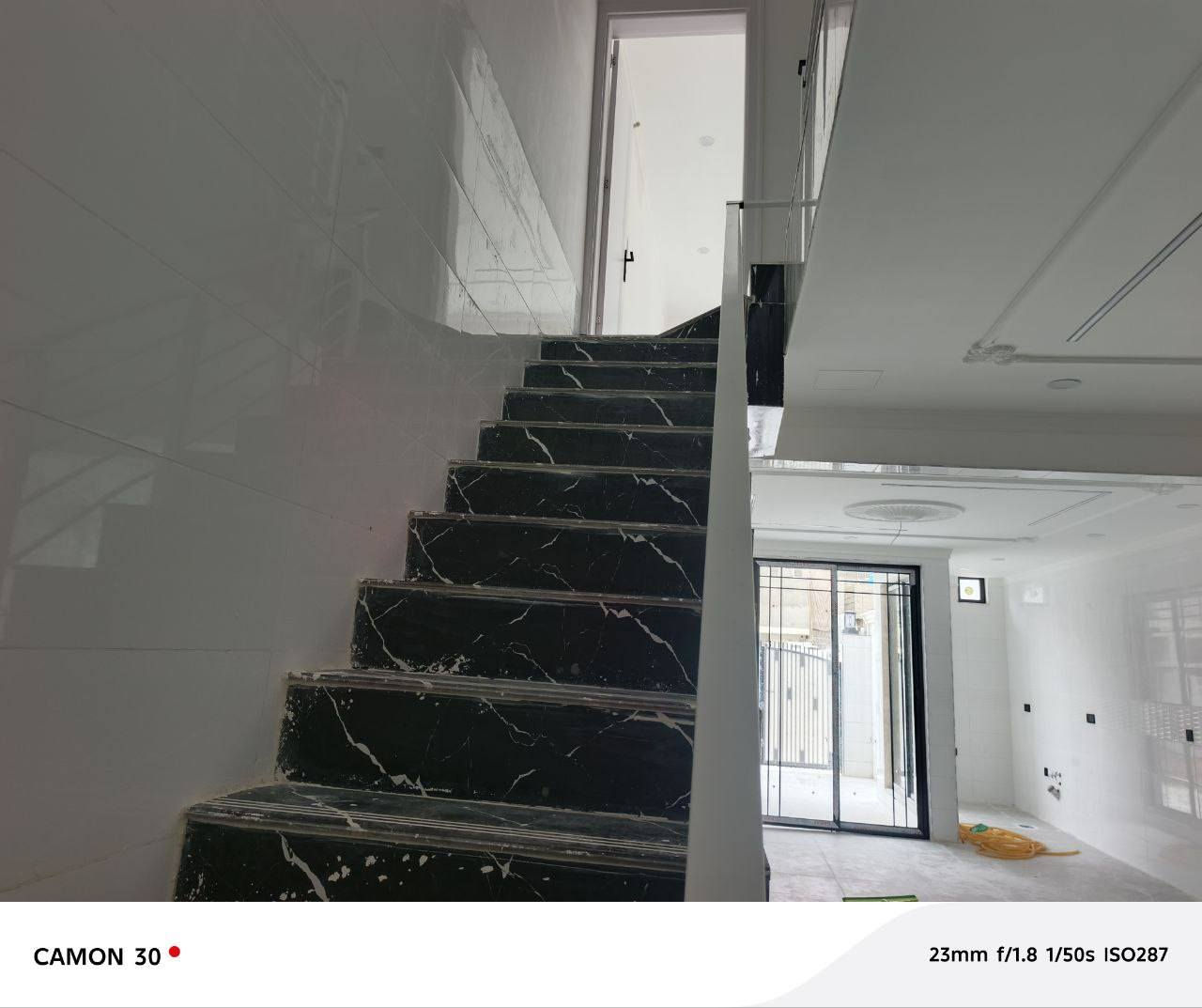 🏦دوو خانوو بۆ فرۆشتن!
ناونیشان: هەولێر، شورتاوە، نزیک بازاڕی لەنگە
ڕووبەر: 100m، دوو نهۆم
پێکهاتە:
- سفڕن و فول مواسەفات
- ڕوویان لە قیبلەیە
- کۆران: 10m
- 3 ژووری نوستن
نرخ: 8 دەفتەر و 40 وەرەقە و کەمێک معامەلە
پەیوەندی: وەتساپ/***********
