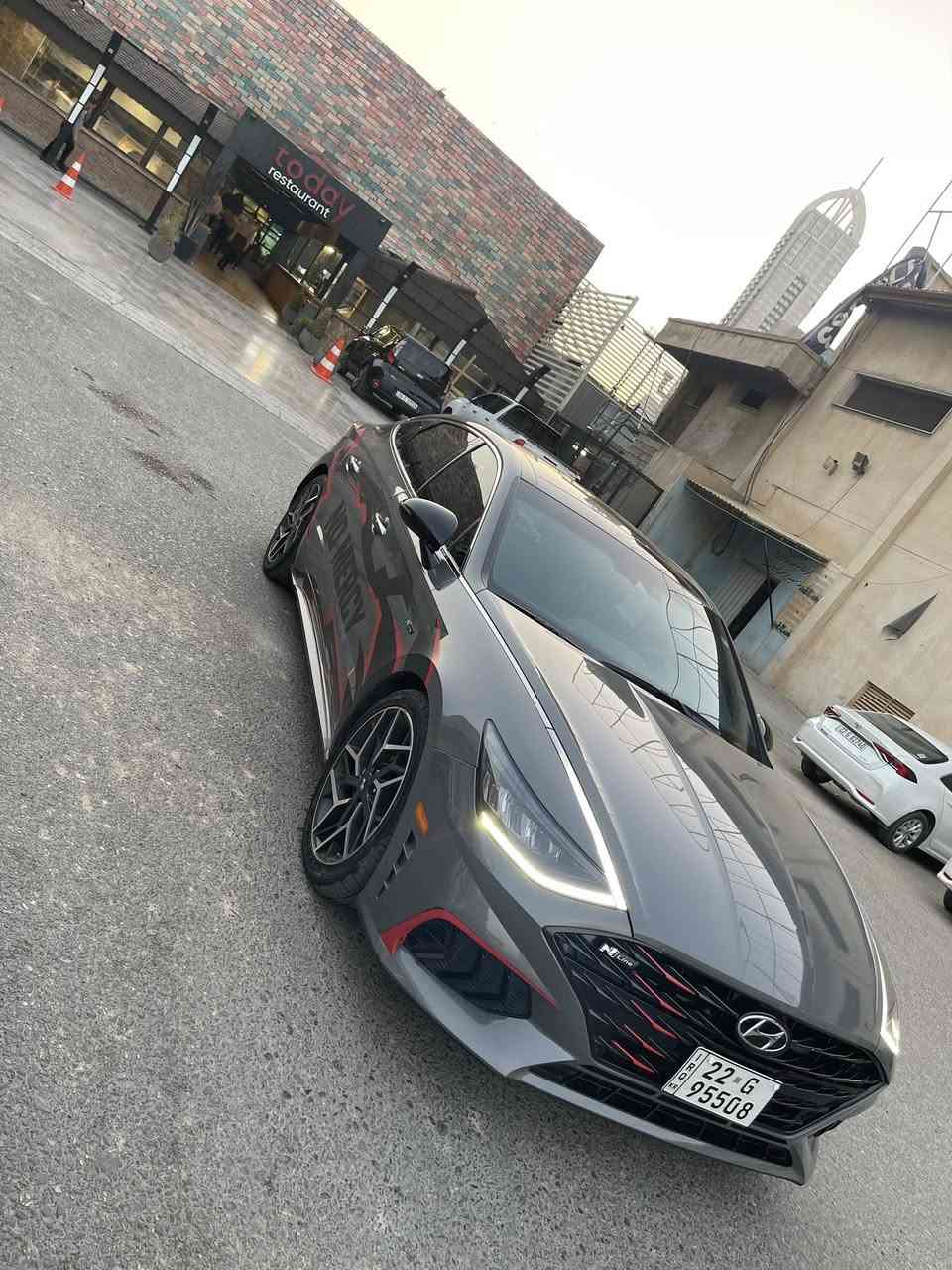 سوناتا ان لاين ٢٠٢٣
لون اسمنتي محرك ٢٥٠٠ توربو
ماشية ٣٩ الف ميل 
رقم اربيل جديد 
سيارة حادثهة الصندوك ومبدل نفس اللون تفصيخ 
وحافة الجاملغ الخلقي شوية بي دي ار 
سيارة نظيفة كلش تجي واتشوف بعينك 
عليهة تظليل امريكي ٥٠٪؜
بجم مغلف بي بي اف 
عليهة وشم جانبي سبورت 
باقي موصفات الان لاين معروف 

السعر 21,800 وبي مجال
مكان السيارة بغداد
للتواصل على الرقم 
***********
