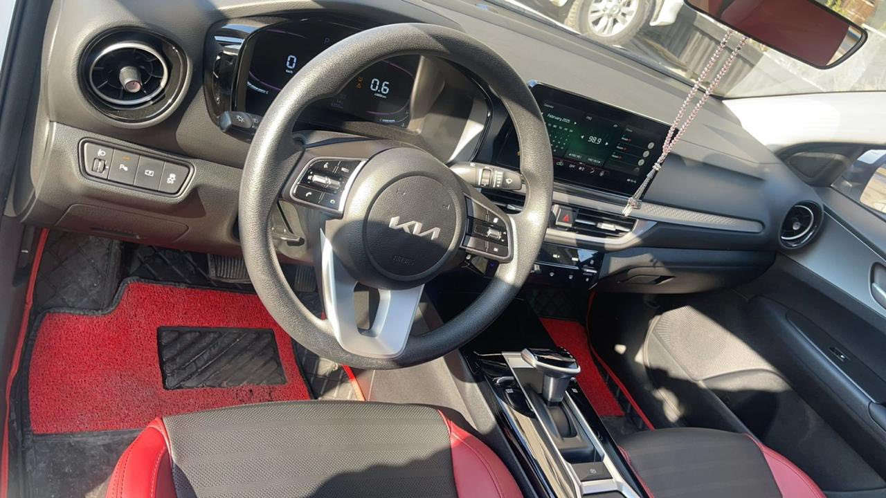 سلام عليكم K3  موديل 24 دبل نوزل مكفوله كفاله عامه من صبغ والبارد والرصعات والشخوط برغي ممفتوح بيه ماشيه 25500 كيلو قابله للزياده ب140 ومجال كلش قليل  مكان سيديه  ***********
