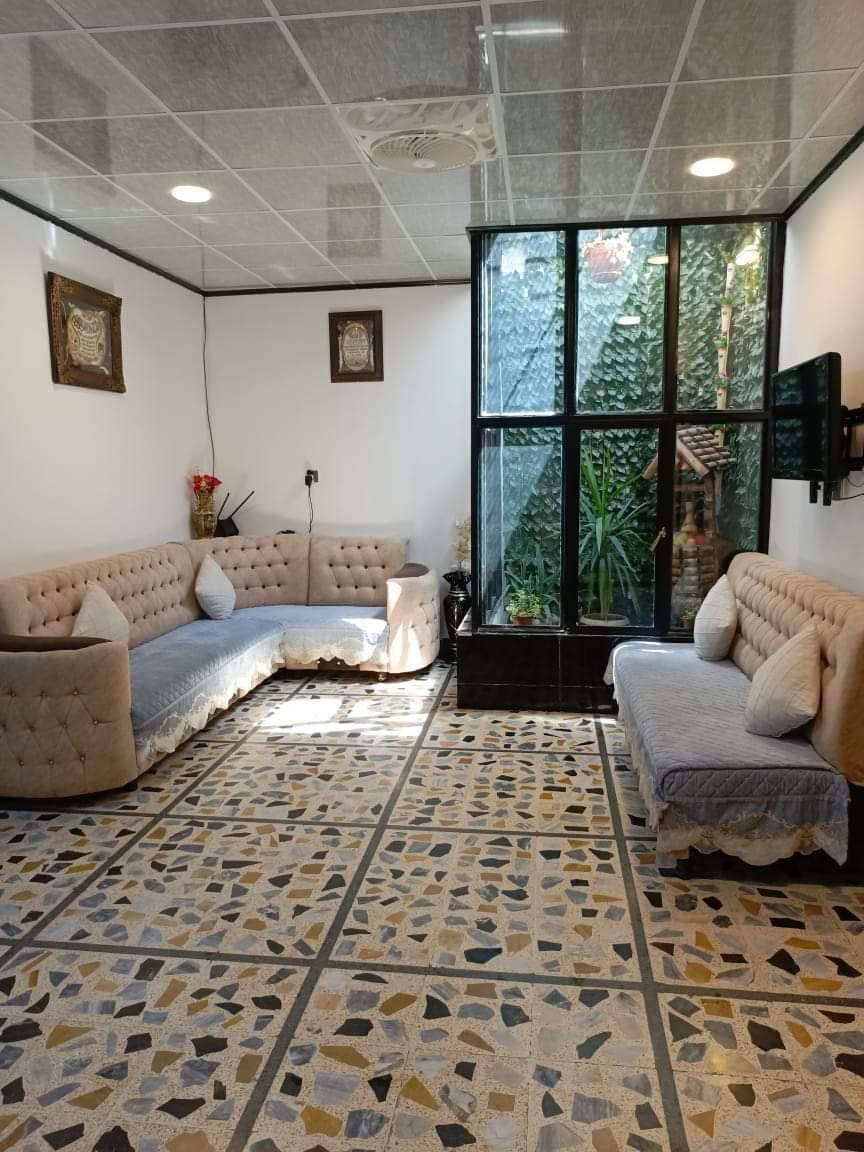 دار للبيع🏠
________________________
الموقع : 📍
⚝حي القدس
قرب جامع المؤمنين  
_________________________
⚝ مساحة الدار :200متر بالسند ملك صرف
واقع حال 270متر
واجهة10 وعمق 27
طابق ونص
⚝بناء محدث 2024
⚝الدار يتكون من حوش كبير 
⚝استقبال جبسن بورد مع الستائر 
⚝مطبخ حار وبارد مع الكاونتر 
⚝حول داخلي مع منور للإضاءة 
⚝ثلاث غرف نوم اثنان بالطابق الارضي 
وغرفة نوم +بيتونة فوق 
⚝حمام +تواليت شرقي غربي 
⚝خلف الدار حديقة بمساحة 70 متر 
⚝ للمزيد من الاستفسار يمكنكم زيارة 
⚝صاحب الدار عصراً فقط
⚝ للاتصال واتساب فقط
***********
