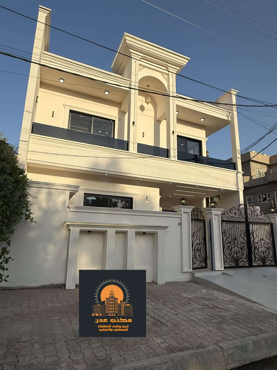 🏠دار صفر بناء حديث
   موقع مميز للبيع
~~~~~~~~~~~
البيت فول فول✔️
نظام دكت سقف مغربي✔️
دبل جام المنيوم✔️
~~~~~~~~~~~
طابو ملك صرف✏️📋
~~~~~~~~~~~
📐المساحه:150 ركن 
📐الواجهة :10. ركن 

~~~~~~~~~~~
📍الموقع : حي عدن مقابل حديقة سمايلاند 
#شارع 20م 

~~~~~~~~~~~
💸السعر :علق تم يوصل السعر
~~~~~~~~~~~
يحتوي الطابق الاول على:-
 غرفة نوم + استقبال + هول + مطبخ حار بارد + الترك + كراج + ~~~~~~~~~~~
يحتوي الطابق الثاني على:-
هول +صحيات + 
٣غرف نوم:
~~~~~~~~~~~
~~~~~~~~~~~
للاستفسار اكثر الاتصال على
***********📱
~~~~~~~~~~~
نستقبل جميع العروض 
🏠السكنيه  🏛️التجاريه
مكتب عدن بدايه سايدين عدن مقابل مجمع جوهره
