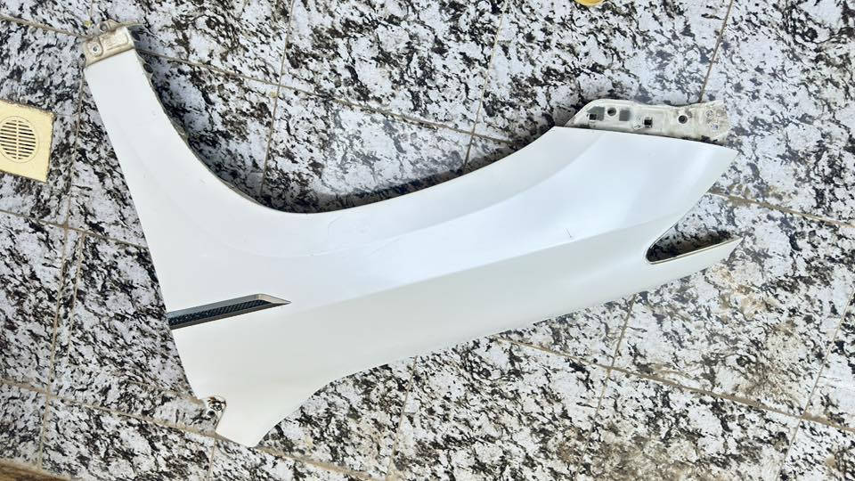 سلام عليكم 
غراض لكزز موديل 10 
بنيد بي قليل رش صبغ سعر 4$
جاملغات بيهن بالبدايه صبغ سعر 4$
دعامية اماميه كامله كامره وماطورات الزركات وحساسات وبروجكترات كل ملحقاتها سعر 5 $
دعاميه خلفيه مع كافه ملحقاتها سعر 3$
لايتات اماميه سعر4$
بك لايتات 100$
وبيهن مجال 
الاتصال 
***********
***********
