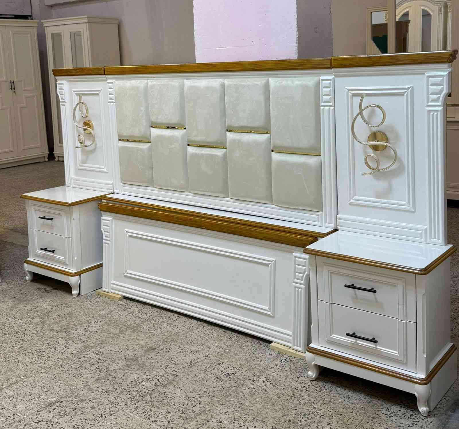 ﴿وَفِي السَّمَاءِ رِزْقُكُمْ وَمَا تُوعَدُونَ﴾
شركة عدنان الكناني تقدم  لكم 
نجارة عراقيه درجة اولى اصلي وليس تقليد لا نتعامل بالتقليد نهائياً 

ارتفاع الكنتور 250 
عرض الكنتور 3.20 
الزاوية 110 

الوجة MDF 
الداخل صاج طبيعي 

الاصباغ حرارية درجة اولى 

متكون من 10 قطع 

الضهر جرجوبة ضب براغي 

القاعدة والسقف بلوك صاج
العنوان بغداد الجديدة شارع الصناعي قرب مستشفى العلماء الاهلي 
للحجز والاستفسار اكثر واتساب ***********
