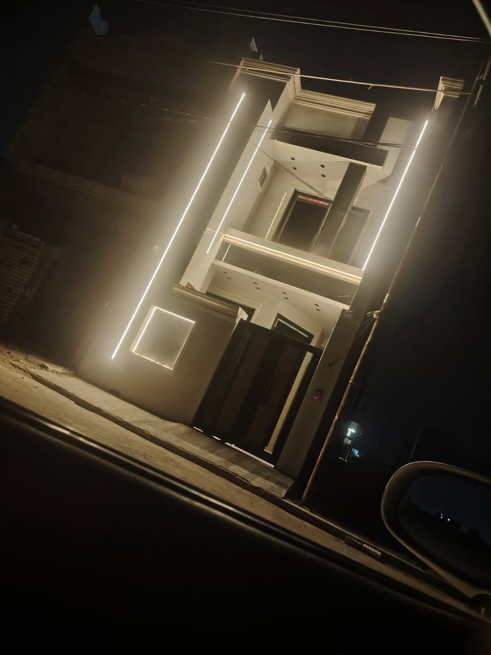 السلام عليكم ...بيت للبيع مساحه 100 جديد فول ع شارع 15 متر واجها 5×20 دعاوي الملكيه مجمع الجواد يتكون من 3 غرف نوم سويت 4 حمامات صاله ومطبخ البيت مدخلين سقوف ثانويه شغل درجه اولى فول السعر 225 وبي مجال للاستفسار اكثر الاتصال ع
***********
