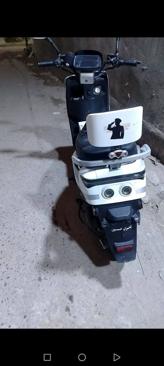 السلام عليكم ورحمه الله دراجه الريان 318 ام عيون مواصفات ست بطاريات واللي اربع نمر  السلام عليكم ورحمه الله دراجه الريان 318 ام عيون مواصفات ست بطاريات واللي اربع نمر سرعه مثبت سرعه بها وبيها نظام البيك وبيها شاشه فحص عطلات  يجي وياها شاحنه ام العداد دراجه بها جوزه هم نضافتها 75 من 100 الاستفسار اتصال على رقم ***********
