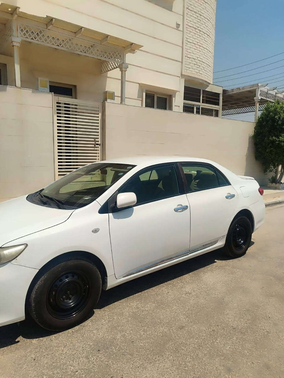 Toyota corolla
موديل:2014
شركه ساز ياباني اصلي
 باب السائق الخلفي مصبوخ
المحرك 1.8
العنوان/ اربیل

رقم تليفون
***********
واتساب موجود
