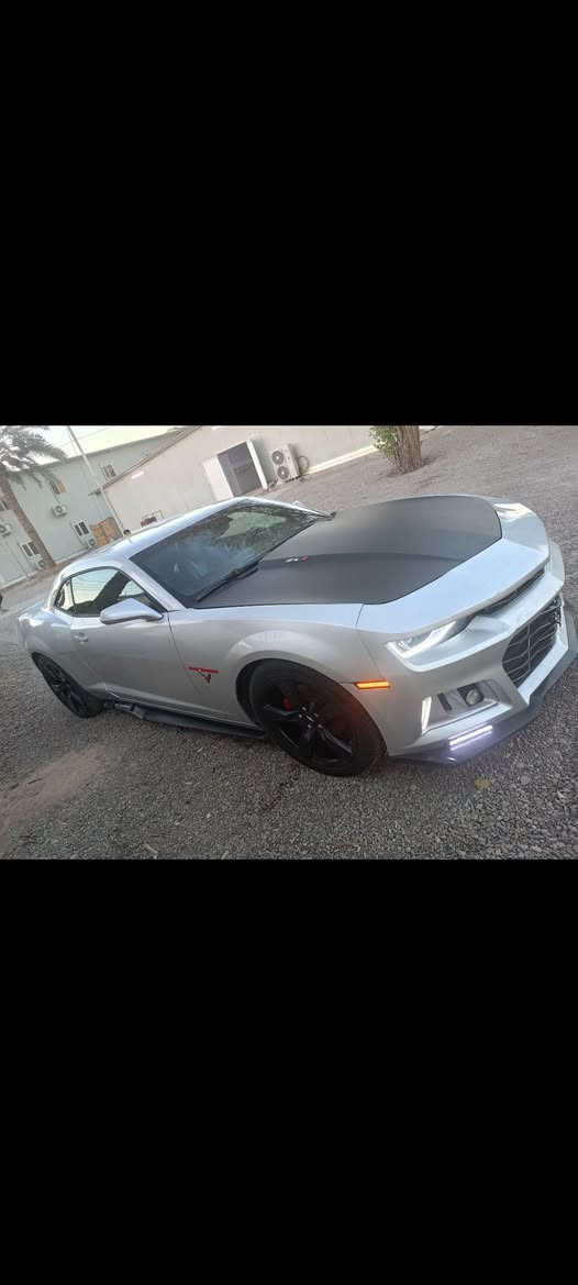 السلام عليكم
كمارو 2011 محدث 21 

سنويه 2028

بيها قطعه صبغ 
السعر 86 وبيها مجال بسيط

سياره حلوة واي نقص مابيها 

***********
