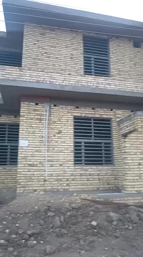 السلام عليكم
هيكل طابقين للبيع 200متر بگاع علي حمود 
الطابق الارضي (استقبال +صالتين + غرفتين  +مطبخ حار وبارد +صحيات داخليه منفصله +صحيات خارجيه )
الطابق الاول غرفتين ( احد الغرف تحتوي على غرفة ملابس)+ صحيات + صالة
الاستفسار ***********
