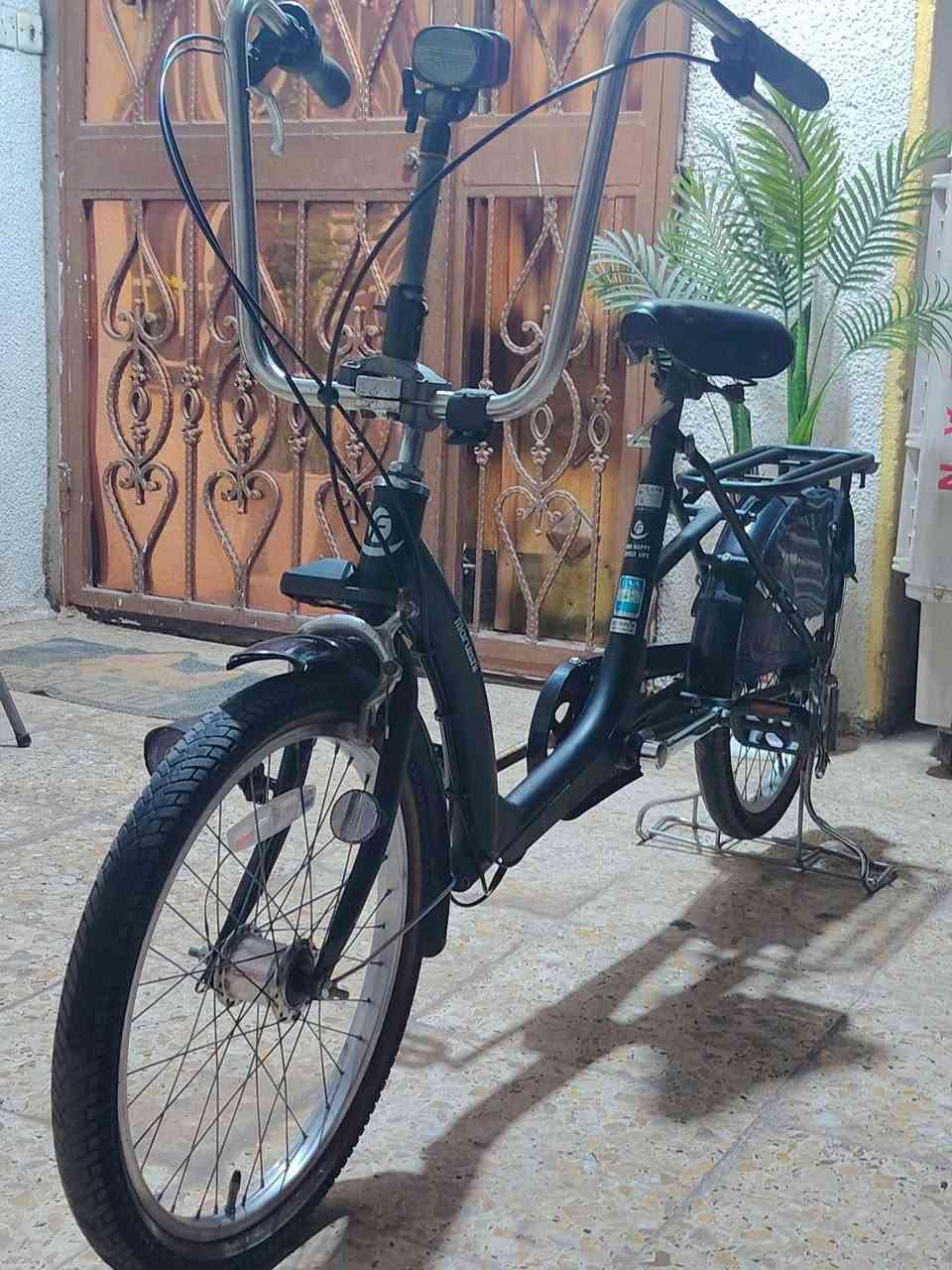 سلام عليكم شباب بايسكل تكسي برجستون للبيع سعر200وبي مجال هوه وغراضه مكاني بغداد. الشعب رقم***********🌹
