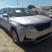 كيا كرنفال موديل ٢٠٢٢ فئة LX بدون ايرياك وصور الحادث بالنشور السعر ٢٦٠...