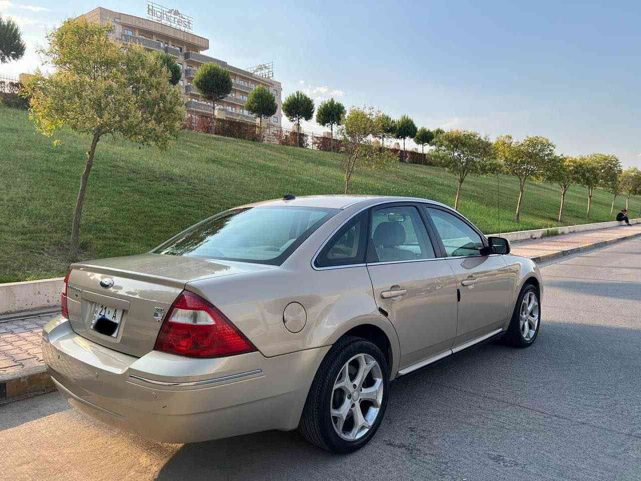 Ford five hundred (500)
مۆدێل ٢٠٠٧ بێ بۆیاخ سەیارەکە زۆر پاک ماوەتەوە 
٦ پستۆن مەکینە ٣.٠
سوکان ڤۆلیۆم
کوشن کارەبا
تەبرید مەرکەزی
٦ سیدی
گێڕ و مەکینەی زۆر بێ کێشەیە، سەیارەکە ٢ دەستە لە ٢٠١٢ ەوە لای خۆمانە وەک شەریکە ماوەتەوە لۆک لۆکە، رەقەم و سەنەوی تازەیە تەحویل و غەرامە بە شەرت
سعری ٦٧ گەڵاو مەجالێکی کەم
رەقەم تەلەفون: *********** السليمانية, العراق
