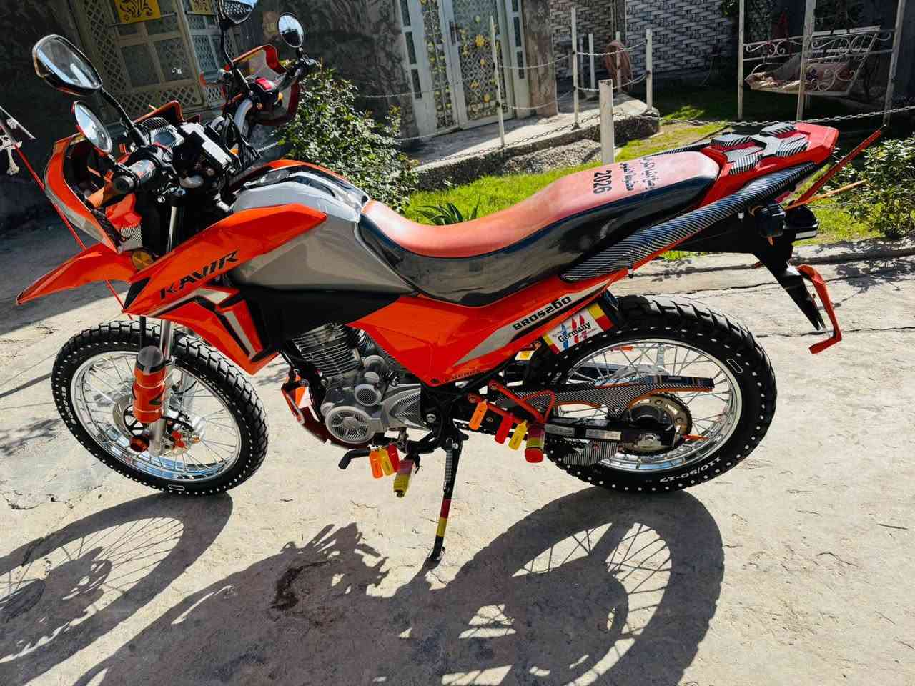 للبيع قفاز كيافار موديل 2023 دراجه بعده زيروا وصارف عليه ترتيب حجم المحرك 200  الكير 6 الدراجه كفاله عامه كهربائيات تخبل والاضافات الي ضايفهن حيل مرتبه السعر خاص مكاني الرمادي صوفيه قرب محطه الكهرباء *********** غير متواجد عل فيس
