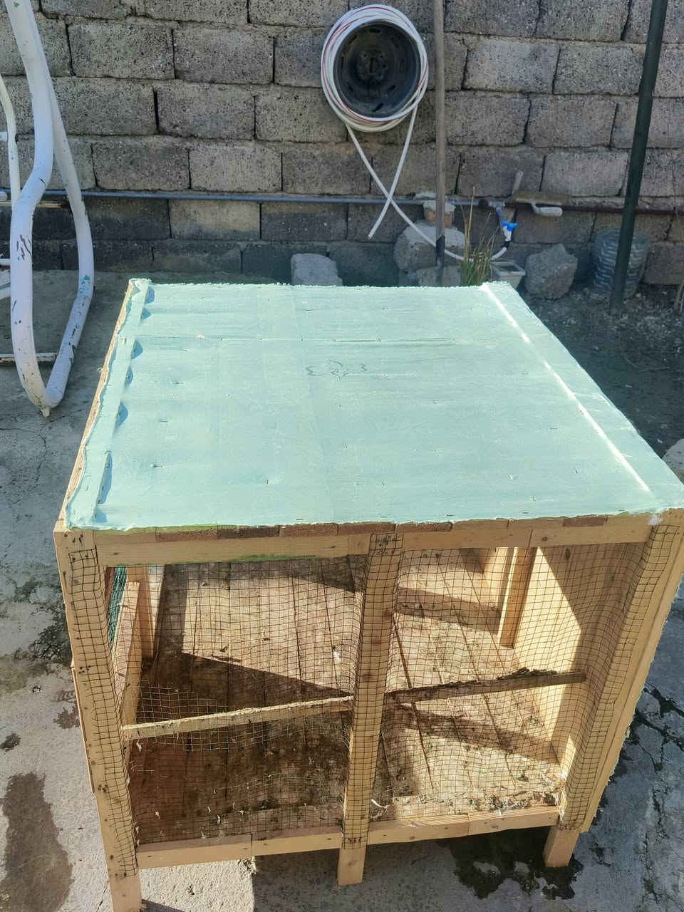 قفص للبيع
ارتفاع (1متر) 
العرض (1.20متر) 
العمق (1متر) 
السعر ٢٠ 
مكان موصل الايمن قريه البوسيف


**إذا كنت صاحب هذا الإعلان وتريد حذفه لأي سبب، رجاءا أرسل رسالة إلى الدعم الفني**