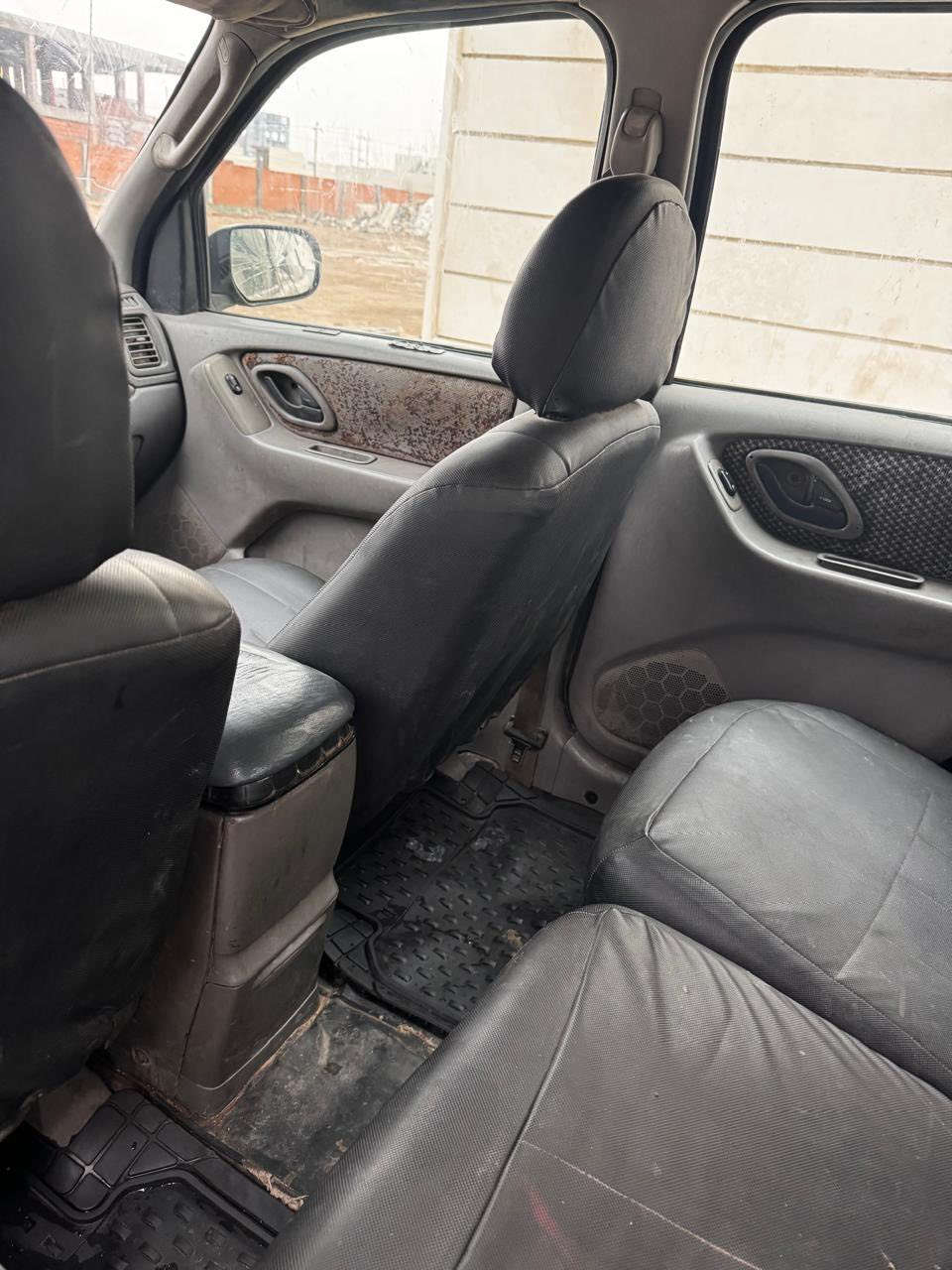 السلام عليكم عندي مازدا تريون استيشن موديل 2002  سياره بلاديه ومابيهه صبغ  مكان السياره بغداد بيهه وكاله عامه بسمي (***********) ولسعر 40 ورقه وبيهه مجال حك الجيه
