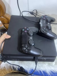 بلي 4 للبيع مهكر بي  ٦ العاب بيس وفيفا ومصارعه سعره 300 وبيه مجال  ويا...