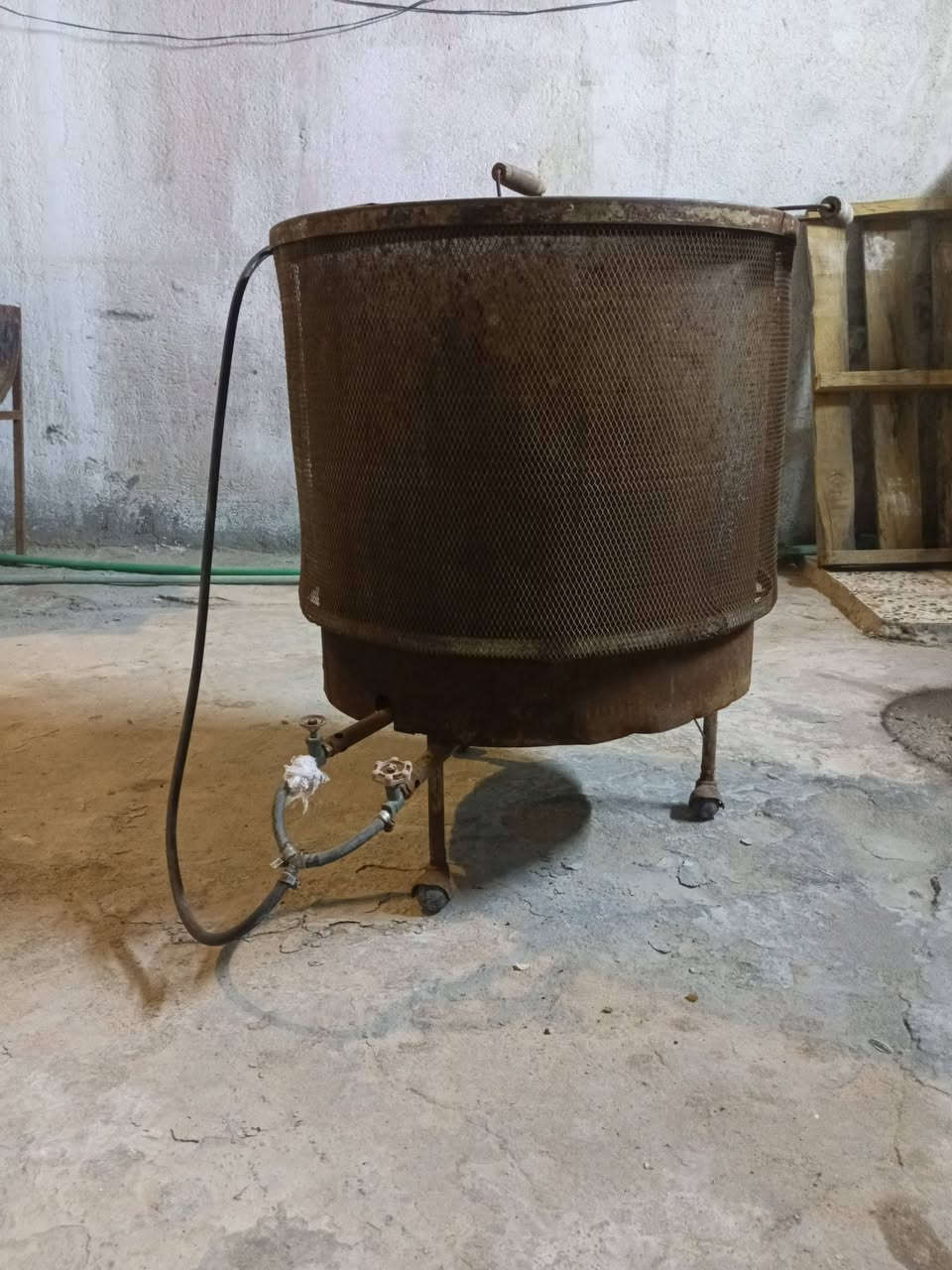 تنور للبيع
بي زنجار من المطر كلشي ما بي سعر 35 
 بي مجال عنوان البصرة طويسة 
للاستفسار ***********
