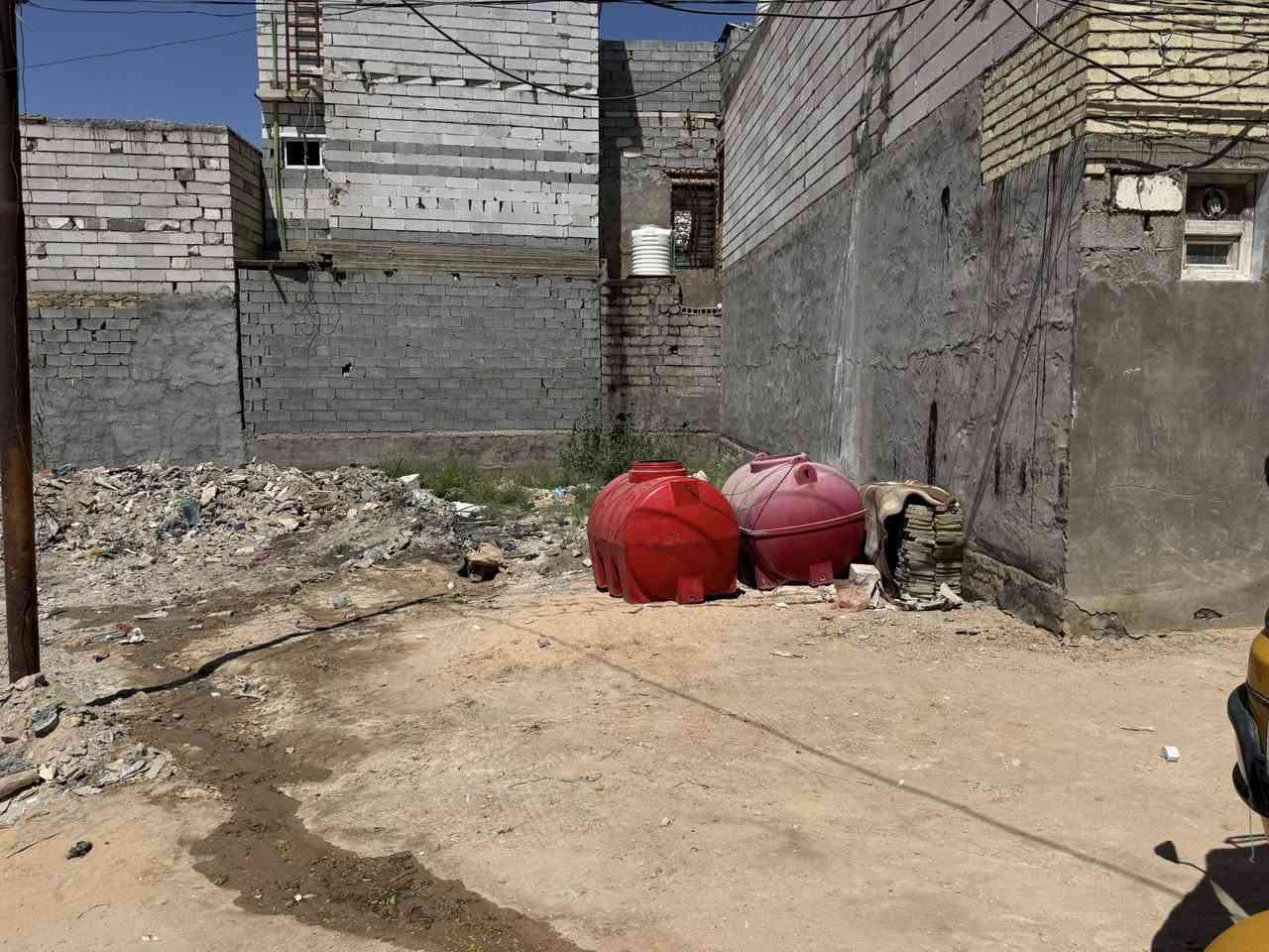 سلام عليكم اخوان 
لبيع عنوان حي الهادي ١٠٠ م تبليط يبعد عن القطعه ١٥٠ متر 
لتصال وستفسار  ***********
