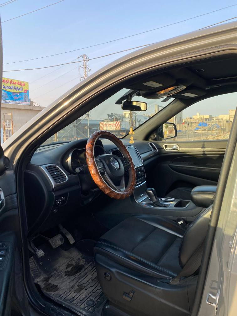 جيب شيروكي موديل 2021 فئة S وارد امريكي السونار موضح مع الصور فول مواصفات رقم بصره بأسمي تحويل ثاني يوم السياره كامله وحلوه نقصها فقط ليك بالتبريد . السعر :230 شدتين وتلاثين وبيها مجال . 
للتواصل ***********
العنوان البصره ابي الخصيب ابو الخصيب, البصرة
