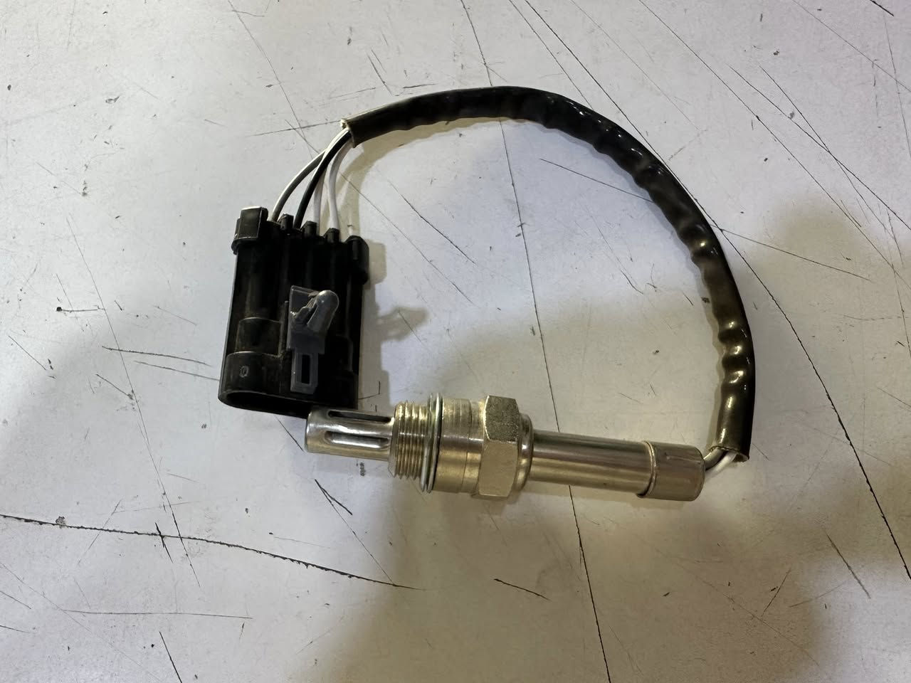 سلام عليكم 
من رخصه الادمن
حساس اوكسجين 
تاهو + يوكن قديم 
يشتغل من موديل 1994 الى موديل 1997 جديد كارتون
نوعيته امريكي
للتواصل والاستفسار خاص او على الرقم
***********
