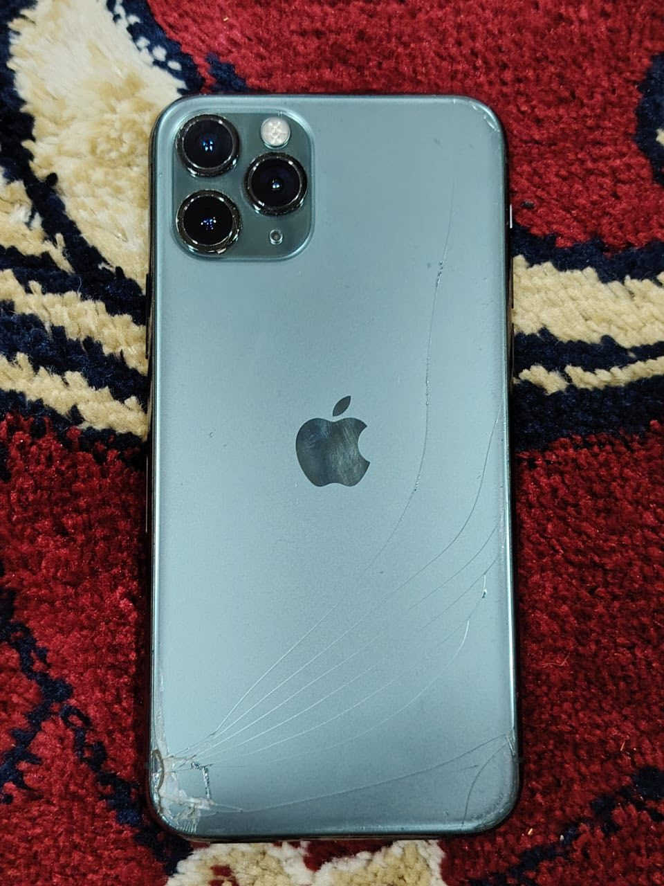 السلام عليكم ايفون 11برو مامفتوح بطاريه 89 بدون رفع ذاكره 64 دبل خط فقط بي شرك بلضهر ما مأثر للبيع او مراوس حسب القناعه السعر 240 رقم ***********
