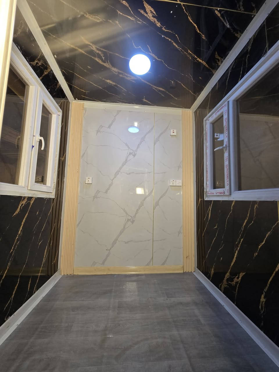 كرفانات جاهزة متوفر جميع القياسات  ونقط حراسة وحمامات جاهزة   موقعنا بغداد ومتوفر توصيل جميع المحافضات  ي ستفسار اتصال على ابو ملاك  ***********
والله يرزق الجميع انشالله 🙏🙏    

كرفانات جاهزة  متنقلة.   متوفر جميع القياسات  
 كرفان 3×6.  السعر مليونين و 300 الف ♦️
كرفان ٥×٤ السعر مليونين و 2600 الف  
كرفان ٤×٤ السعر مليونين و 200 الف 
كرفان ٣×٤.  السعر  مليون و700الف 
 كرفان ٣×٣  السعر مليون و 400  الف 
 كرفان ٣×٢ السعر  مليون و250   الف 
كرفان ٢ ×٢. السعر 950 . الف 
كرفان ٣ ×٩ السعر 5 مليون و 250 الف    بداخل غرفتين و حمام ومطبخ 
كرفان قياس 3 في 12   السعر 6 مليون   بداخل غرفتين وحمام و تواليت ومطبخ سنك وكاونتر 

كرفان قياس 10 ×4.  السعر 6 مليون  الف  
 الشغل على الطلب 
الموقع بغداد   
 متوفر توصيل جميع المحافضات  ✅️
