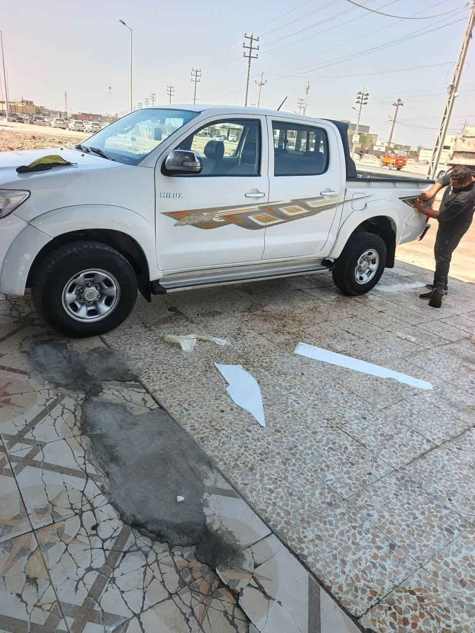 السلام عليكم بيكم فورويل موديل 14 كاز السياره مكفوله ما عدا شي بسيط رقم بصره الماني سنويه 2030 باسمي سعر 170 وبيهه مجال عادي مراوس***********عنوان بصرة
