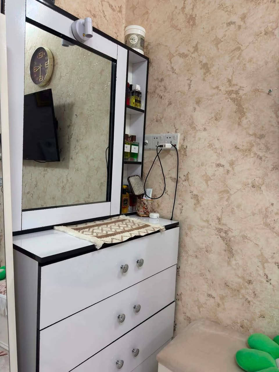 بنات سرير مع ميز تواليت وميوزه جانبي للبيع


**إذا كنت صاحب هذا الإعلان وتريد حذفه لأي سبب، رجاءا أرسل رسالة إلى الدعم الفني**