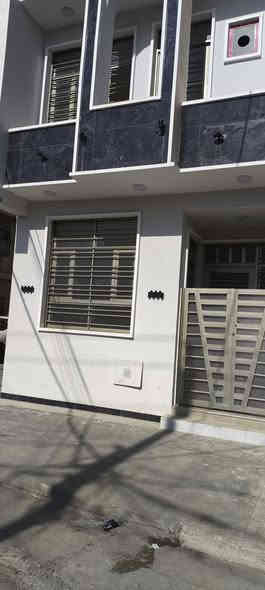 مشتمل للايجار زيرو محد ساكن بي
يحتوي الطابق الارضي استقبل ومطبخ وغرفه نوم 
طابق الثاني غرفتين نوم سويتات حمام داخلي 
ب700 وبي مجال 
الموقع بغداد الجديده 
شارع المسبح قرب مدرسه البحتري 
للاستفسار الاتصال على الرقم التالي 
***********ابراهيم
*********** مهند 
 واتساب مكتب السلطان للعقار 🏠 و المحاماه ⚖️
