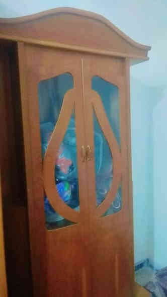 سلام عليكم 
ميز مرايا وراس جربايه مع الكومديات 
وزاويه 
سوق الشيوخ حي الشموع 
***********
السعر ٢٠٠ الف وبيها مجال
