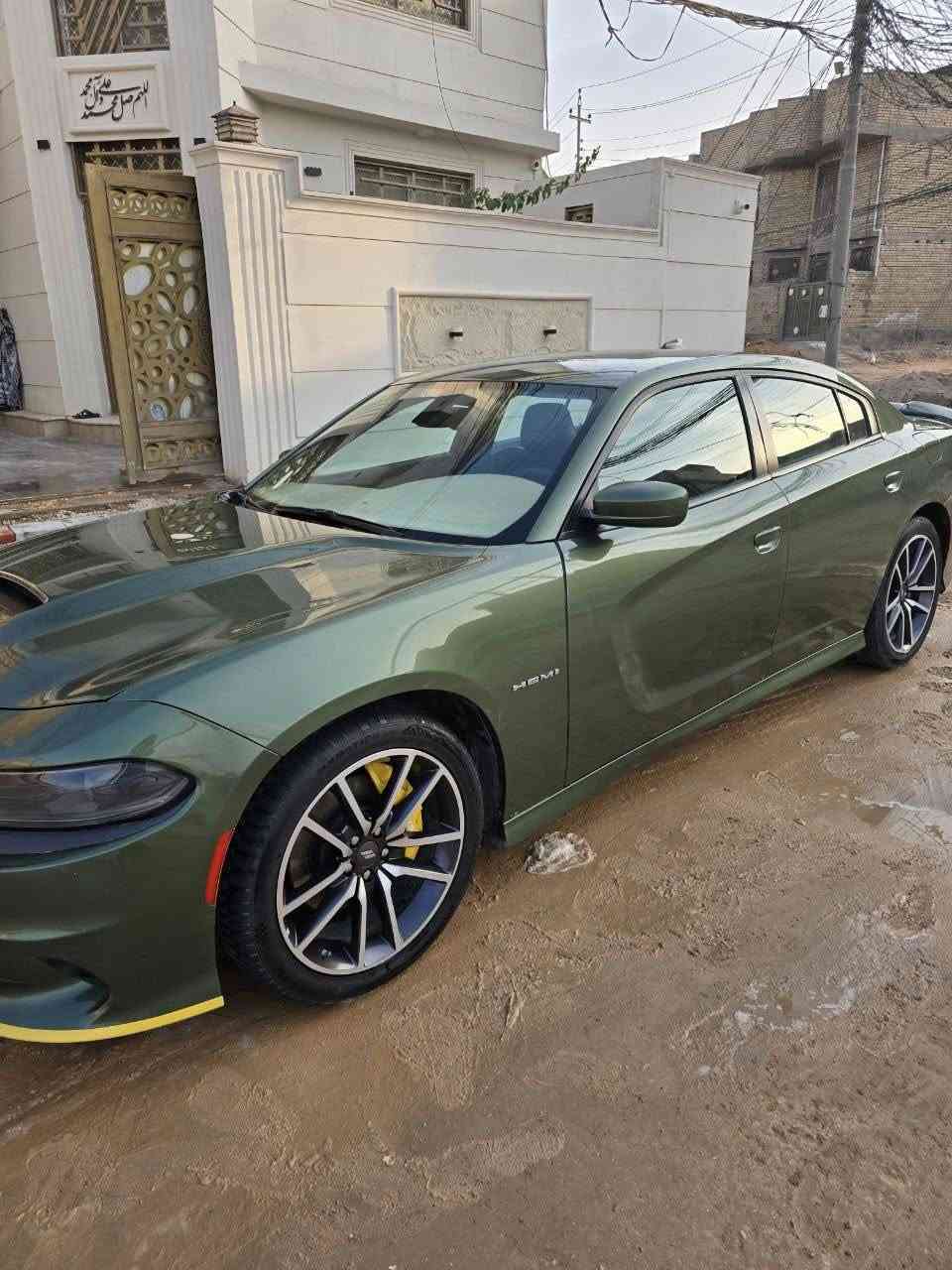 سلام عليكم جارجر ٢٠٢٢ RT لون مميز فول مواصفات عده الفتحه ماشيه ٤٠كلش جديده اخت الكفاله حادثه بس حافه  البنيد السياره كله ليبل واحد ايرباك دركه ودشبول  صور الحادث والسونار موجودات السياره  شواصي ولغود كفاله والراديترات مالات الشركه ما واصللهن الحادث السياره رقم بغداد بأسمي 
مواصفات 
كشنات جلد تدفئه وتبريد وميموري دبات سود بلادي وشاشه جبيره وشفتات وحساسات ورادارات جانبيه والمري قلاب السياره كله بلاديه وجدا نظيفه وكلشي ما ملعوب بيه*********** مكاني كربلاء الصمود السعر 290 وبي مجال
