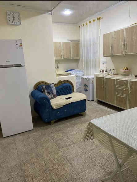 شقه سر قفليه للبيع 
ايجارها ٣٠٠ 
متكونه من غرفتين وهول مفتوح ع مطبخ 
وصحيات 
بيها تانكي 
كيزر 
ماطور 
بوستر مي 
واير سحب 
و٣ بنكات سقفيه 
حي القاهره 
تقاطع الجوازات قرب صيدليه جوهره الشفاء 
السعر ١٤ مليون
الاستفسار اكثر الاتصال على الرقم  ‭0777 219 0688‬
