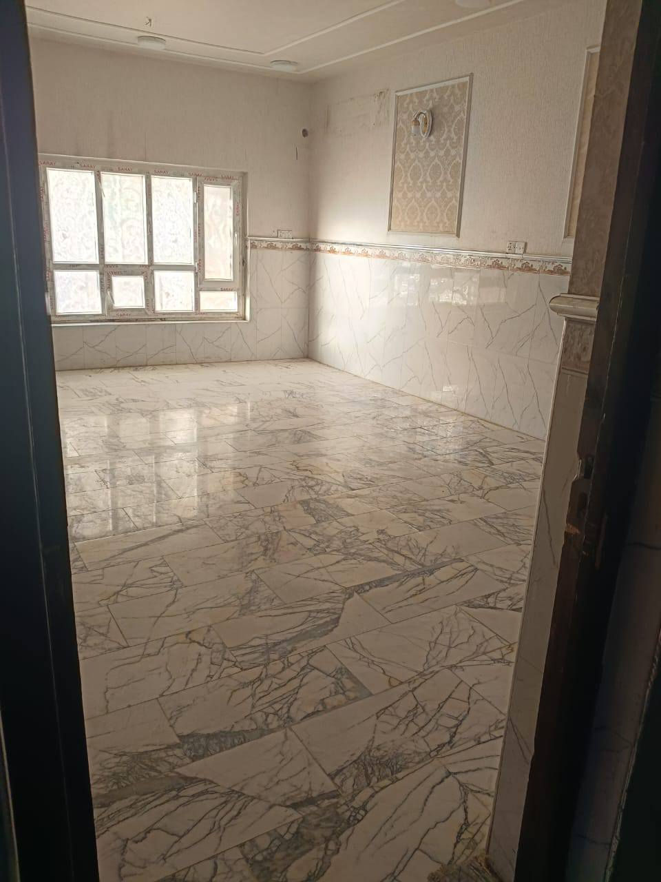 السلام عليكم بيت موقع مميز جدا 📍في شارع الكرينات يبعد 50متر عن شارع 60 فقط طابو صرف....
البيت بناء حديث 2019-2020 ..
البيت مطلوب مبارده 85مليون المشتري يسدد 430الف دينار بشهر 💸➡️➡️🔥
⬇️⬇️⬇️⬇️⬇️⬇️⬇️⬇️⬇️
ثاني بيت عن شارع 60 الرئيسي موقع ممتاز جدا جدا 
⬇️⬇️⬇️⬇️⬇️⬇️⬇️⬇️⬇️⬇️⬇️⬇️⬇️🔥🔥🔥
علما أن سعر المتر في الموقع لايقل عن مليونين دينار➡️➡️
⬆️⬆️⬆️⬆️⬆️⬆️⬆️⬆️⬆️⬆️⬆️⬆️⬆️🔥🔥🔥
البيت طابو ملك صرف باسم شخص واحد تحويل مباشر بطابو 📍📍
البيت طابقين يتكون من 
الطابق الاول/⬇️⬇️⬇️⬇️⬇️
( گراج سياره.مجمع صحيات . طارمه. حديقه صغيره .
مدخل موزع. استقبال. مطبخ . صاله . غرفتين نوم كبار . درج دوار  .مجمع صحيات داخليه)...

  مساحه البيت 200متر  طابو صرف 

الطابق الثاني/⬇️⬇️⬇️
( ثلاث غرف نوم. بيتونه كبيره. مجمع صحيات. سطح.)..
مجموع البيت 5غرفه نوم ➡️

عرض الشارع مال البيت 20متر ..
 ثاني بيت عن الشارع العام شارع 60 📍📍📍 

البيت خدمات كامله ماء وكهرباء ومجاري وكيبل ضوئي ومشمول بتبليط 🔥⬇️⬇️⬇️⬇️⬇️

مواصفات البناء /⬇️⬇️
البيت بناء درجه اولى ممتازه  طابوق جمهوري الارضيه مرمر  والطرامه والگراج گرانيت والواجهة حجر وصبغ  درجه اولى والبيت عالي عن الشارع ..
الجيران ناس جدا زينين  أغلبهم أطباء ومدراء عامين ..
البيت موقع جدا مميز وراقي وبعافيه  ع الياخذه
البيت معروض بسعر مناسب مقارنه باسعار المنطقه كون مستعجلين ع البيع ولظرف طارئ 💔⬇️⬇️⬇️⬇️⬇️
♥️⬅️⬅️⬅️⬅️⬅️⬅️⬅️⬇️⬇️⬇️⬇️⬇️⬇️⬇️⬇️
علماً أن سعر المتر في الموقع لايقل عن مليونين دينار 🔥➡️
رجاءاً.  انتباه ⬆️⬆️⬆️⬆️⬆️⬆️⬆️⬆️🔥🔥🔥⬆️

للاستفسار عن السعر وبقيه التفاصيل الإتصال على الرقم ⬇️ 
***********➡️➡️➡️➡️
⬆️⬆️⬆️⬆️⬆️⬆️
لحد يراسل خاص مباشره تصلو ع الرقم 📞

.........................

الصور كاملات للبيت ⬇️⬇️⬇️⬇️⬇️⬇️⬇️⬇️⬇️
