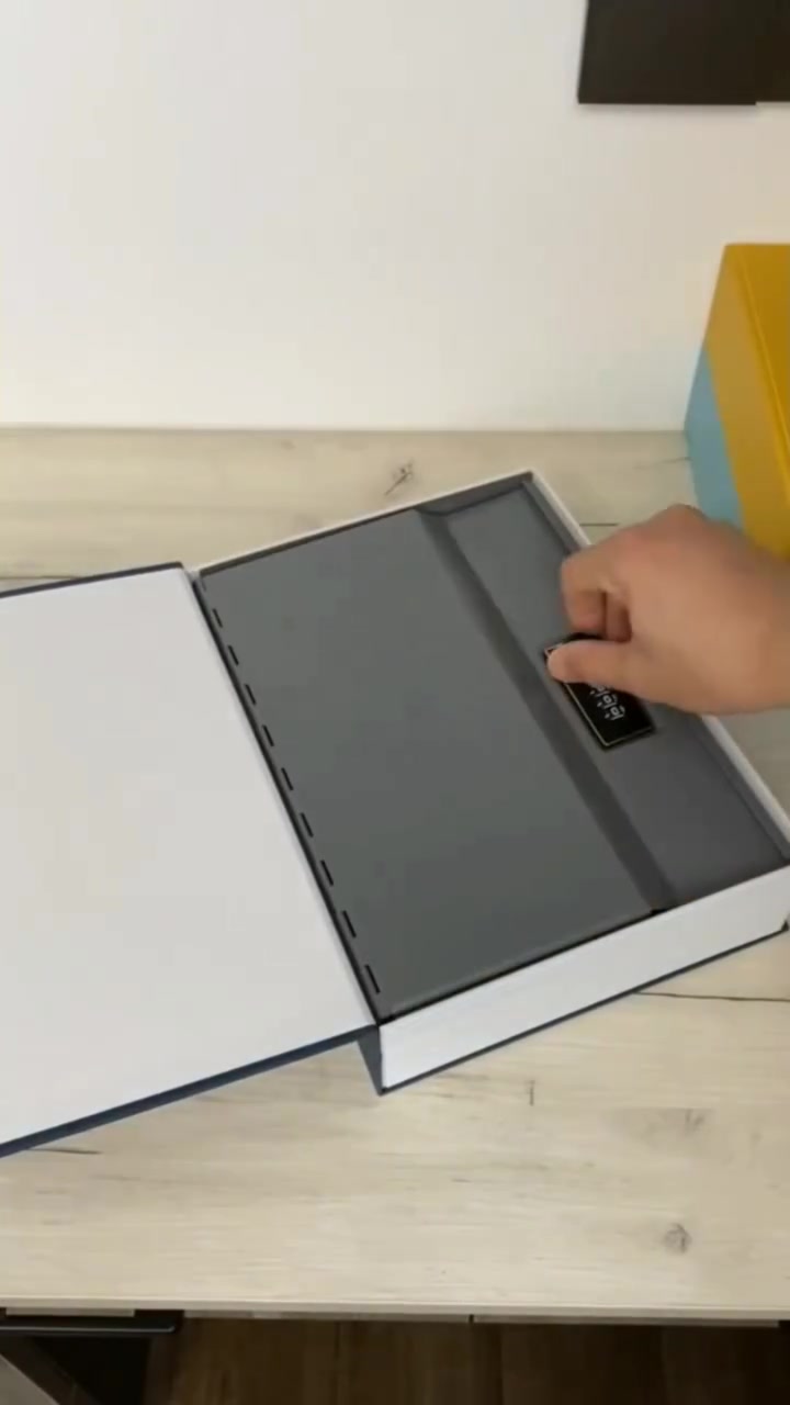📚🔐 مو كل كتاب ينقري… بعض الكتب تحمي أسرارك!
كتاب خزنة سرية بتصميم ذكي يخفي أموالك ومقتنياتك بشكل ما يخطر على بال أحد 👌💰
🔒 قفل رقمي مكون من 3 أرقام لحماية أكبر
🕵️‍♂️ تصميم يشبه الكتاب الحقيقي يندمج بسهولة بين الكتب
💼 مثالي لحفظ الفلوس، الذهب، الوثائق والأغراض المهمة
✨ صغير وعملي للبيت أو المكتب أو السفر
🔢 يدعم حتى 999 رمز مختلف
✅ سهل الاستخدام مع تعليمات كاملة داخل العلبة
💰 السعر 17 ألف فقط
🚚 توصيل مجاني لكل محافظات العراق
خلي أغراضك بأمان وراحة بال… واطلبه هسه قبل نفاذ الكمية! 🔥


**إذا كنت صاحب هذا الإعلان وتريد حذفه لأي سبب، رجاءا أرسل رسالة إلى الدعم الفني**