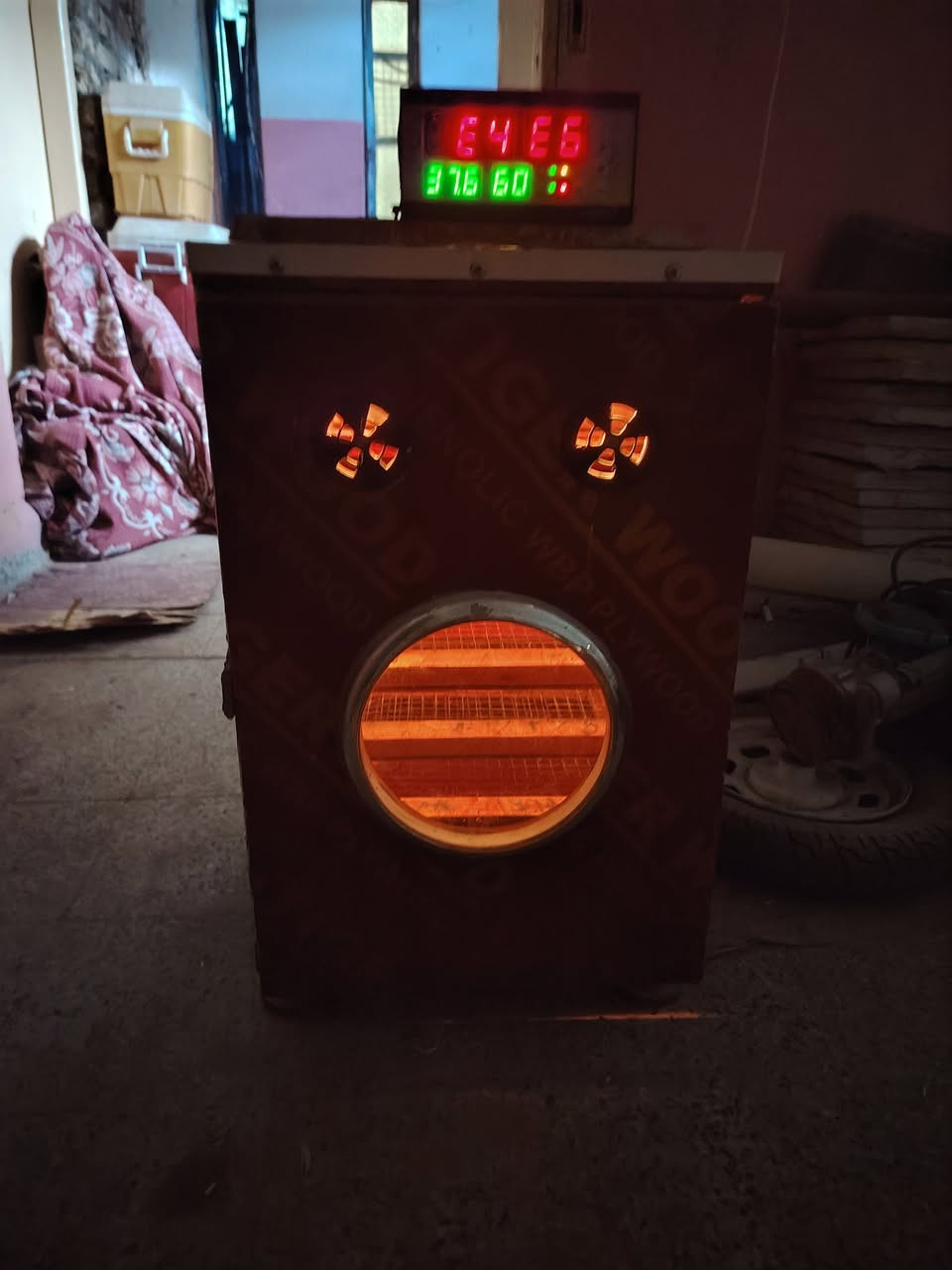 السلام عليكم فقاسه لبيع تاخذ 200 بيضه ***********
