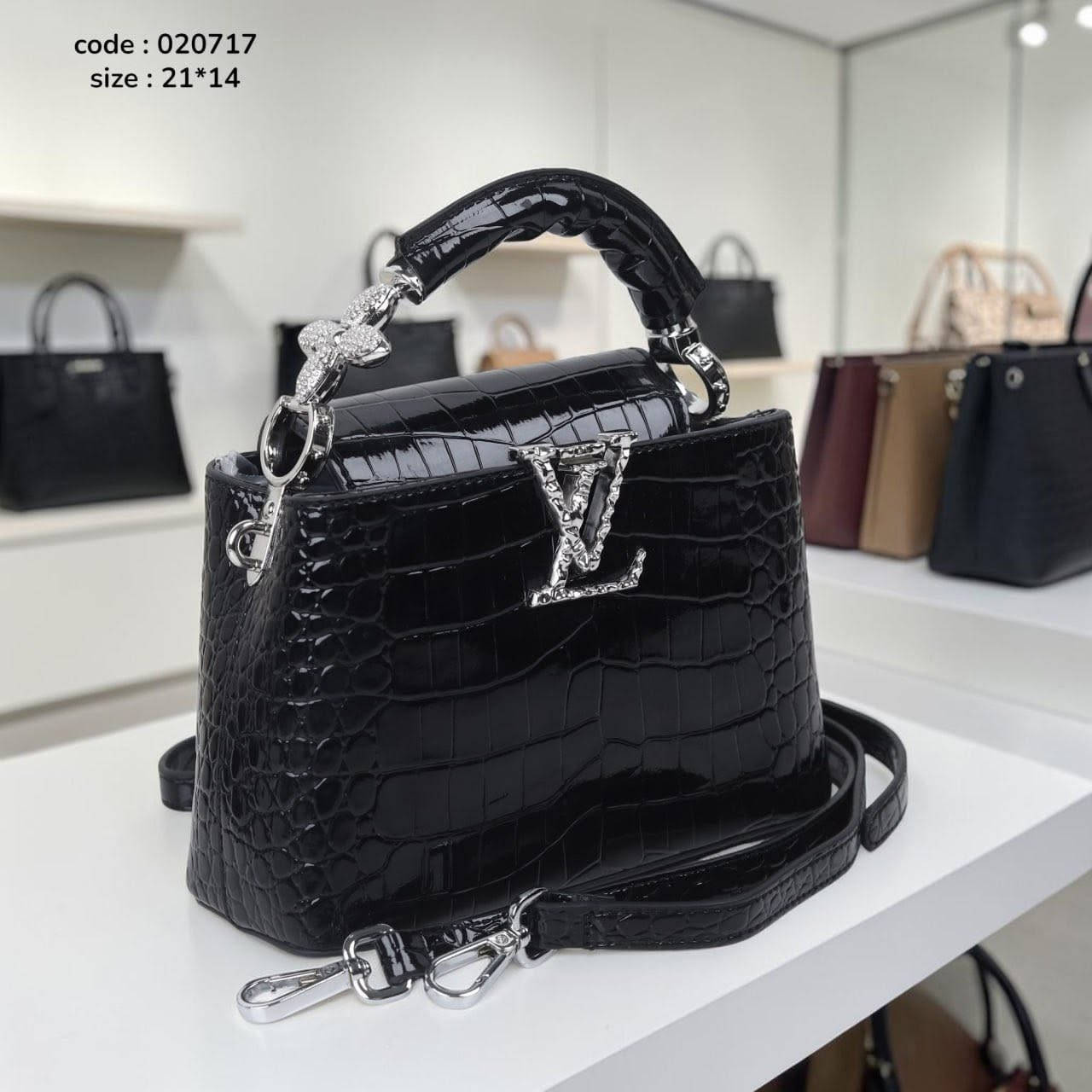 LV ماستر🫣
يعني اعلي كوالتي فالسوق وطبق الاورجينال ونفس الخامات بتاعته🔥🔥🔥
Size:21*14

السعر🔥🔥🔥🔥🫣


**إذا كنت صاحب هذا الإعلان وتريد حذفه لأي سبب، رجاءا أرسل رسالة إلى الدعم الفني**