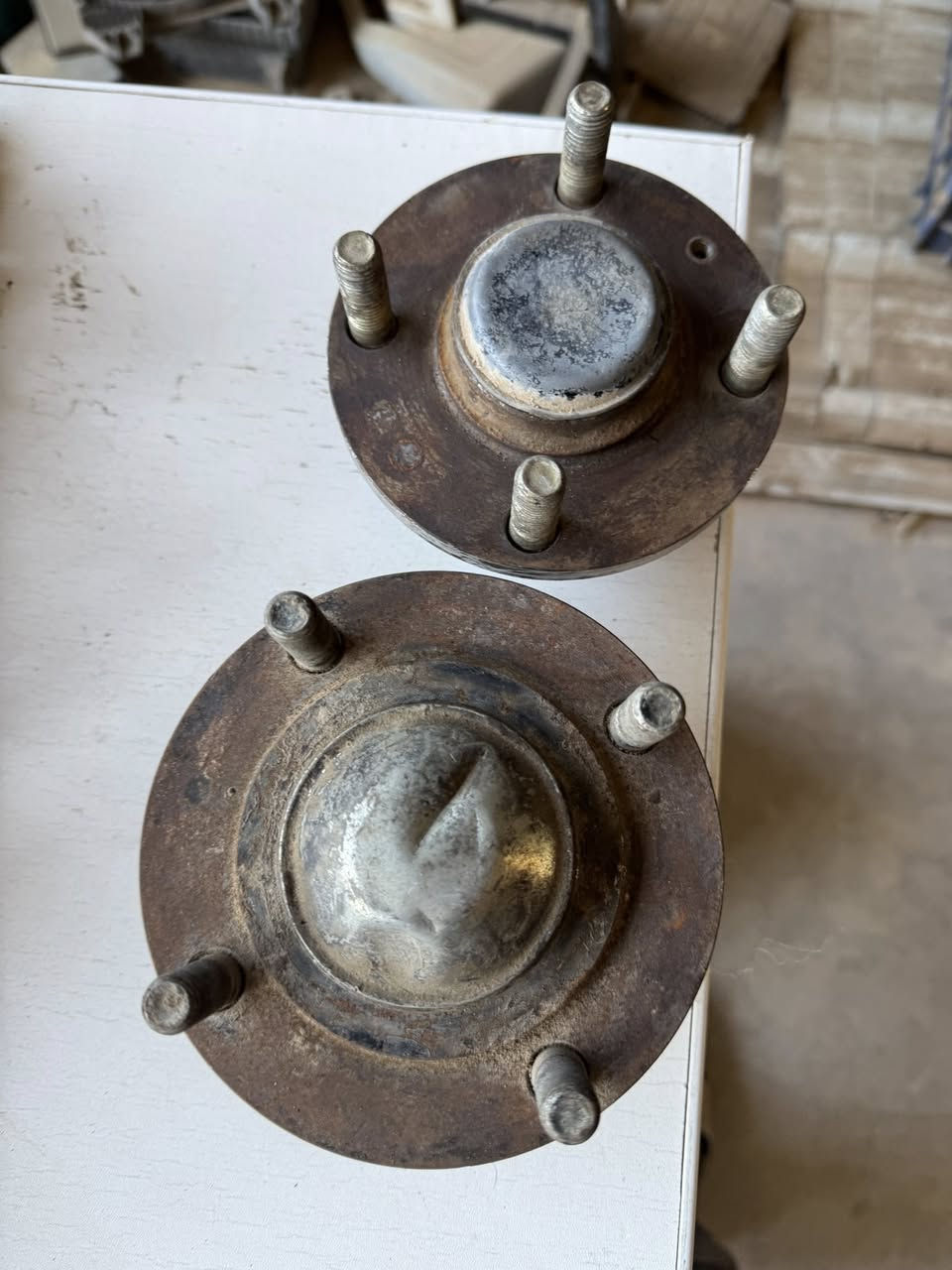 العروض مستمرة والتوصيل موجود
هذن المجاول واحد ياخذله زوج يضمهن 
نرجع ونكول الغراض النضيفه بس يمي 
عنوان المحل ديالى بعقوبه الصناعه الثالثه
***********
