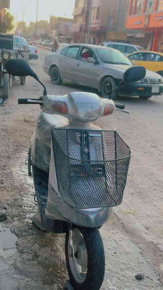 سلام عليكم 
دراجه زعره للبيع مفتوحه مره وحده 
شغاله نكره سلف تايرات جدد 
نهضه معدل خير من الله 
دراجه ما عايزه برغي كلشي شغال بيه 
مكاني دوانيه مركز 
***********
سعر 300 وبيه مجال
