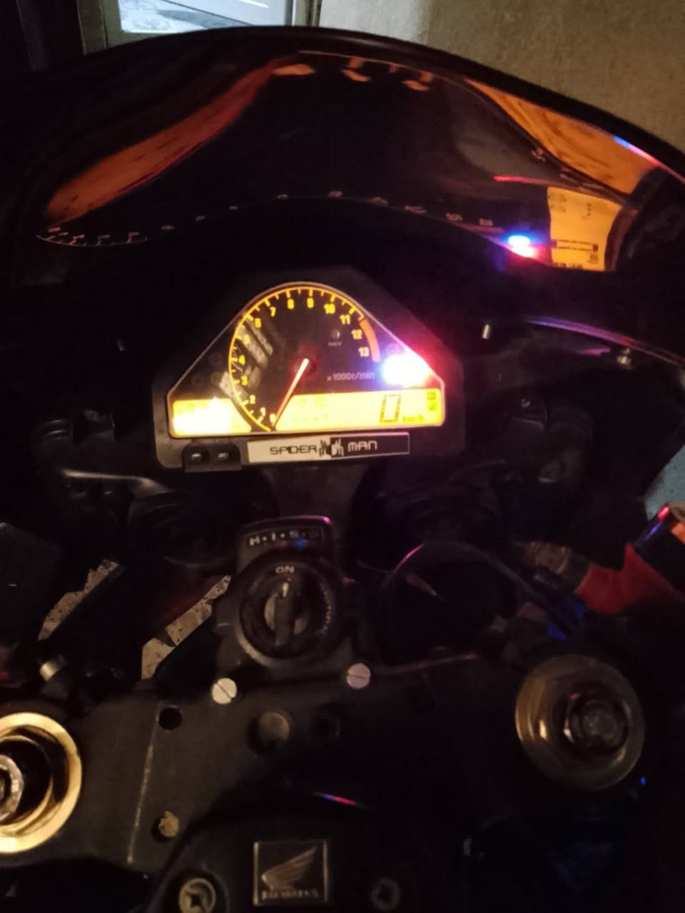 السلام عليكم شباب اقره تفصيل قبل ما تتصل وخيكم مو واحد يطب امسح المنشور باجر جايك  وجذب ما متوازي فدوه اروحلك  شباب دراجه مفتوحه شغل مضبوط مكينه مكفوله دراجه ار ار 1000 دراجه كفلك فقط مكينه وحتى بل مكاتبه كفله الك دراجه كاطعه نار فقط جنت تشتغل بس تخربط غسلته بعد ما شتغلت الله شاهد وبيعلك من باب البيت ومكينه مكفوله بس كاطعه نار دراجه سعره ١٣ ورقه مكاني كربلاء واليجيني وشراي ما رده ما عندك تخذه بلاش وتروح  رقمي***********
