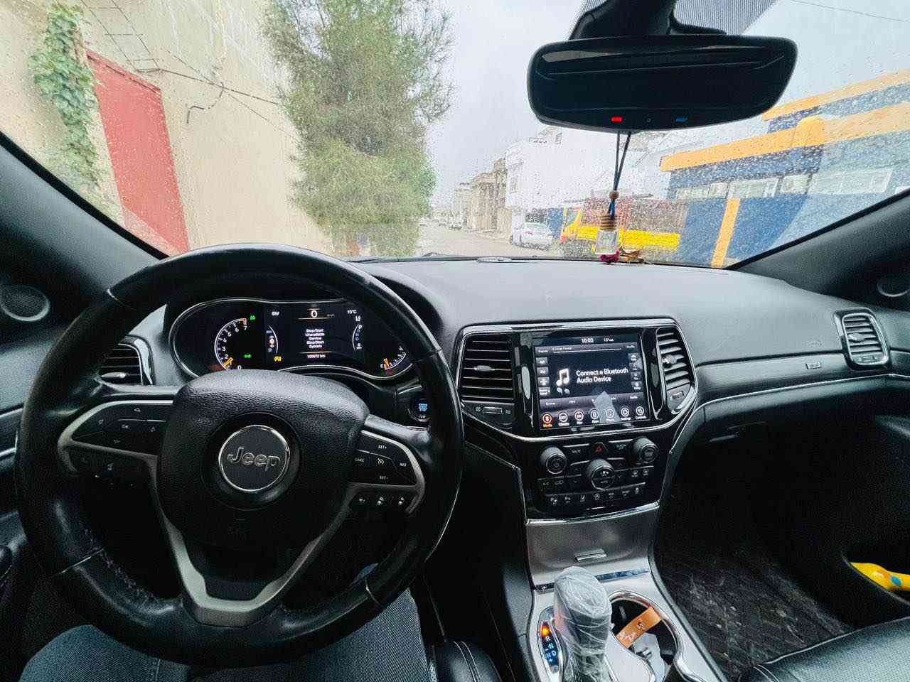 للبيع فول مواصفات 2021 جيب جراند شيروكي
كاميرا خلفية
سقف بانورامي
تحكم على المنحدرات
كاميرا 360
مستشعر وقوف
تدفئة تبريد مقاعد
فتحة سقف
مرايا جانبية كهربائية
نظام المفتاح الذكي
نظام فرامل الطوارئ
مصابيح زينون الامامية
تدفئة مقود القيادة
أبل كاربلاي
4*4
رادار
نظام تعليق هوائي
كشافات ضباب
وضع قيادة
تحذير من الاصطدام الامامي 
مراية جانبية تدفئة
صندوق بدون استخدام اليدين
زر تشغيل
حساسات ضغط الاطارات
نظام تنبيه السائق
للاستفسار ***********
مكان السيارة كركوك
رقم السيارة اربيل كركوك, العراق
