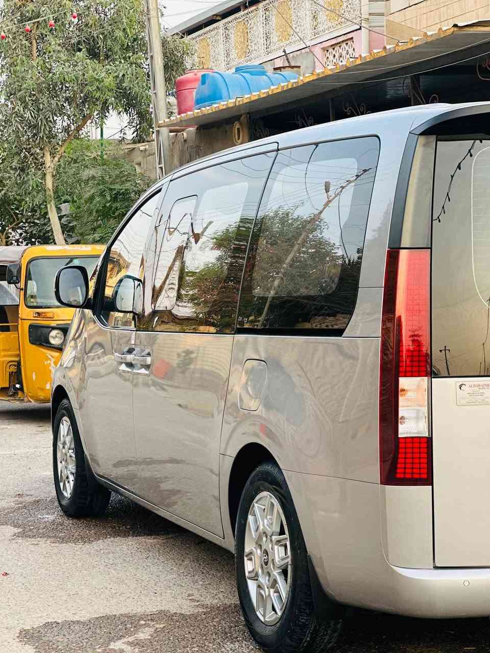 السلام عليكم سياره ستاريه للبيع موديل 2025 بيه بارد وره لباب  السدر الباب  وباقي كفاله مامتوجدعل الفيس رقمي ***********
